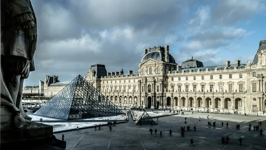Louvre paris center